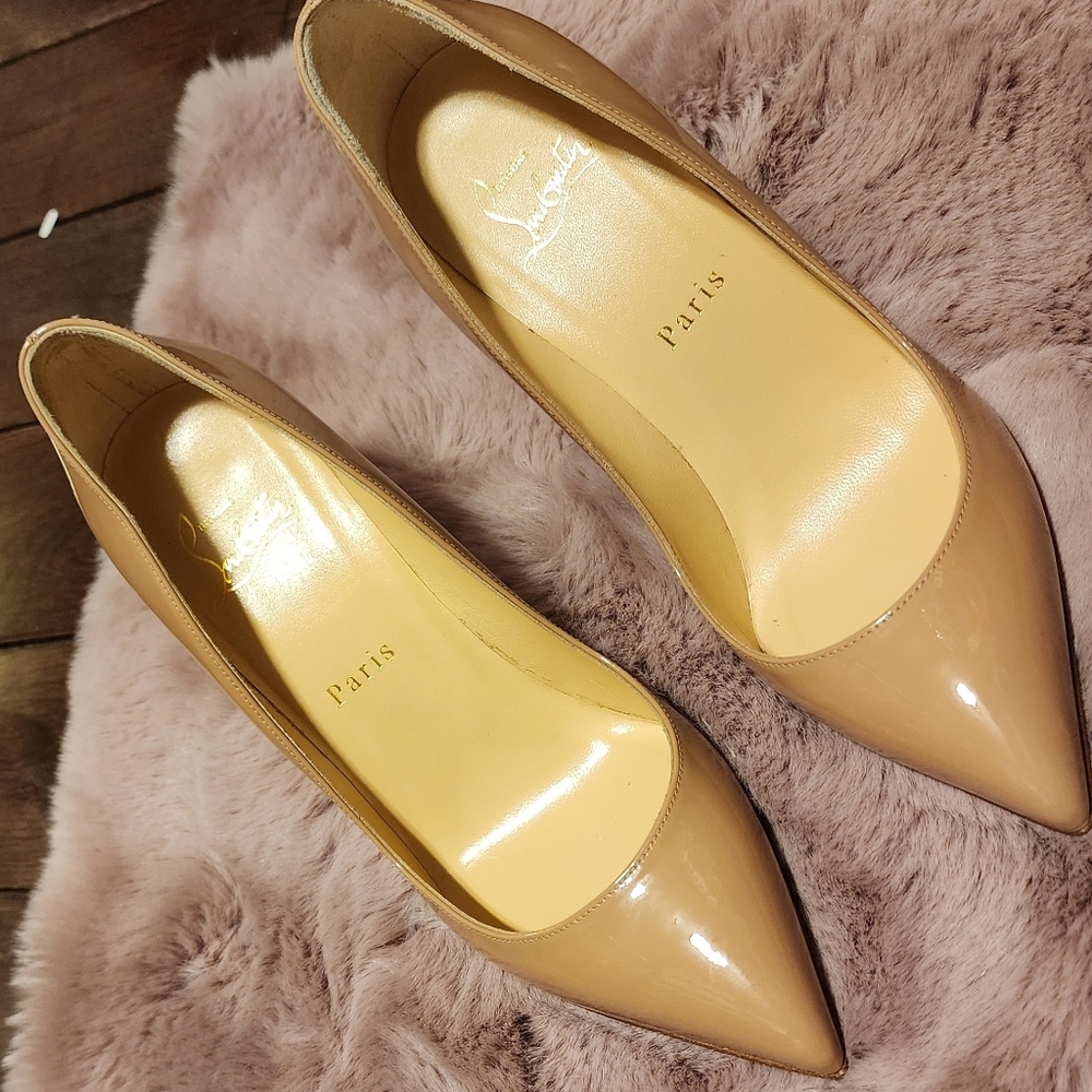 Beige Patent Heels

Reposhing this item. Shoes are brand newbut I need a37 1/2.